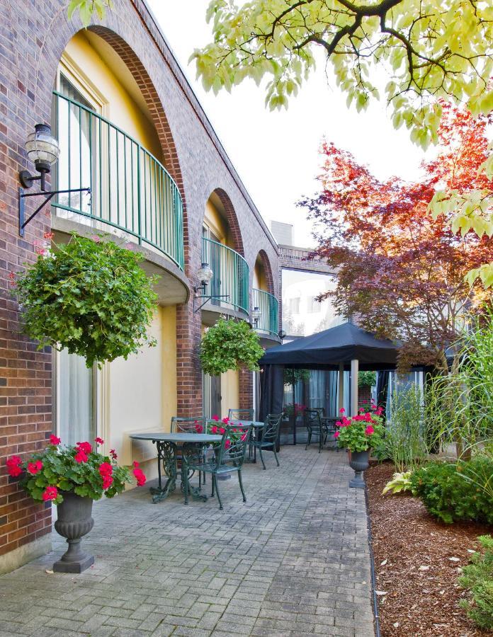 The Inn Of Уотърлу Екстериор снимка